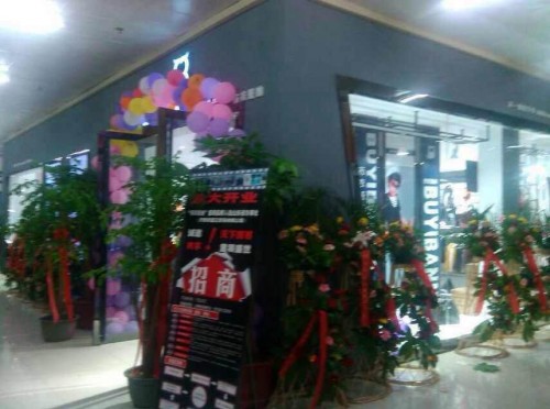 布衣班纳店铺